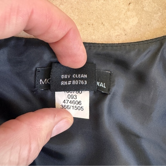 Moda International Sleeveless V Neck Classic Little Black Dress Womens Size 8 - Picture 12 of 12